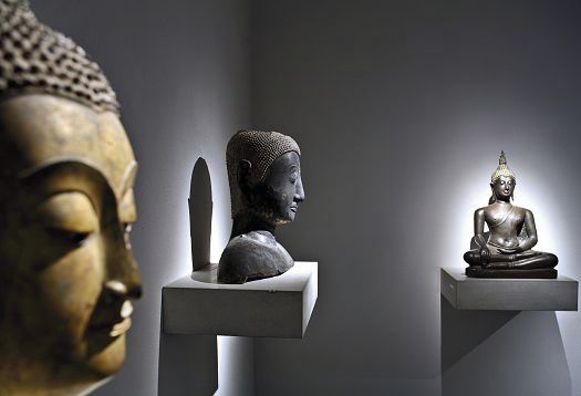 Directional lighting in the exhibition.