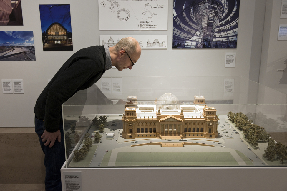 Exposición «The Brits Who Built The Modern World» (Los británicos que construyeron el mundo moderno) en el Royal Institute of British Architects, Londres