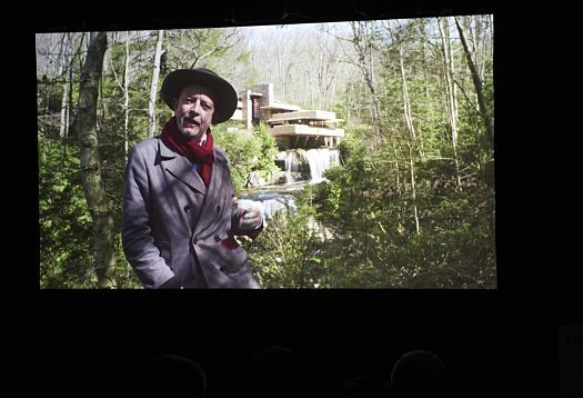 Frank Lloyd Wright dans le showroom de Londres