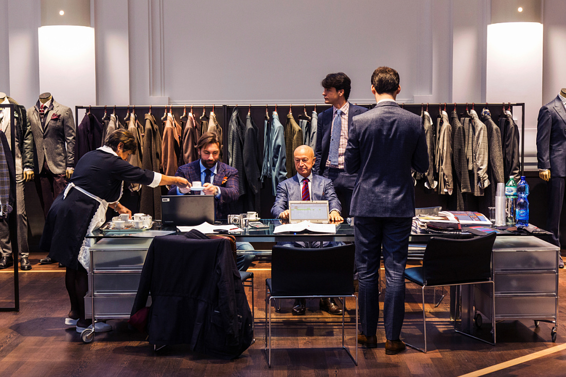 LED light: Kiton store, Milan - Shop - Projects