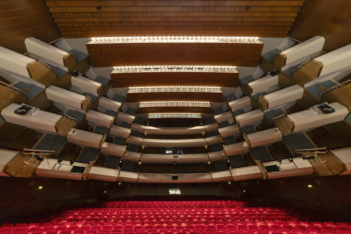 Modernización de la iluminación con tecnología LED del auditorio de la Ópera Estatal de Hamburgo