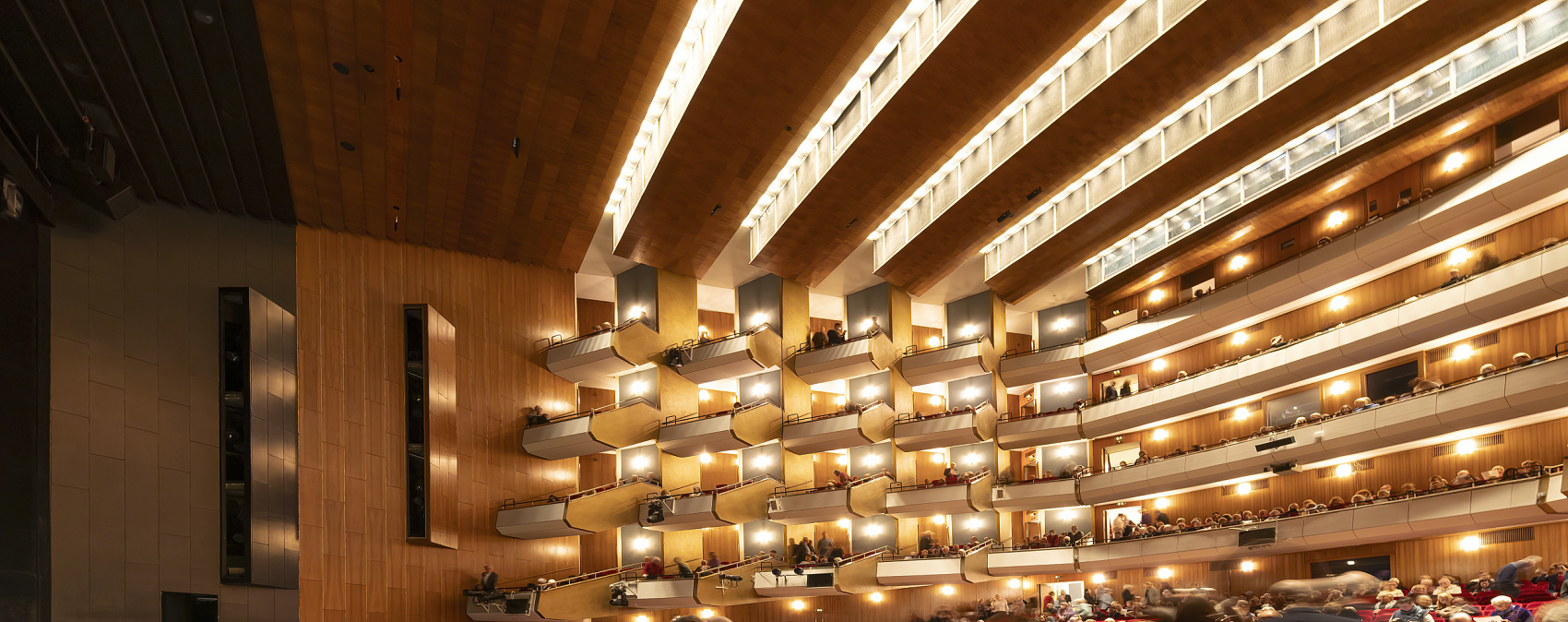 Conversion de l’éclairage de la salle de spectacles de l’Opéra national de Hambourg en LED, Hambourg, Allemagne