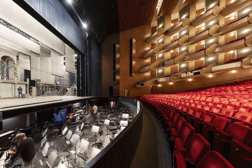 LED conversion of auditorium lighting at Hamburg State Opera