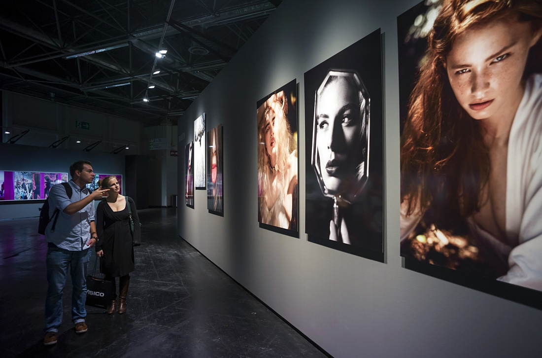 Beursstand en galerie van Leica, Photokina 2012