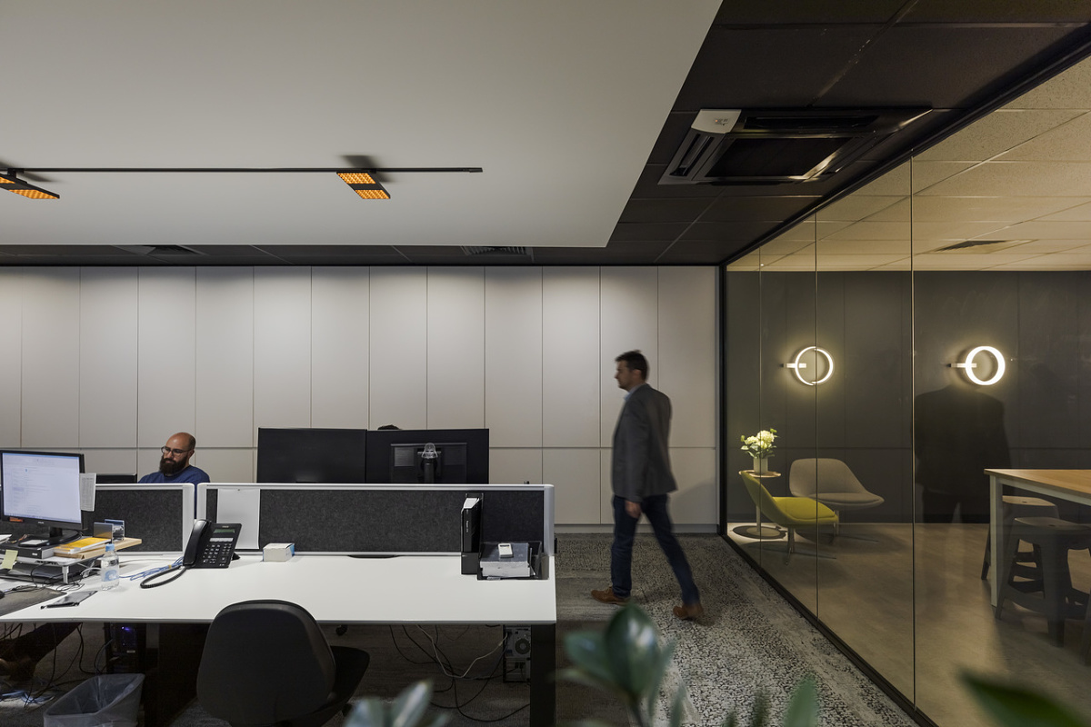 Luz para oficinas flexibles