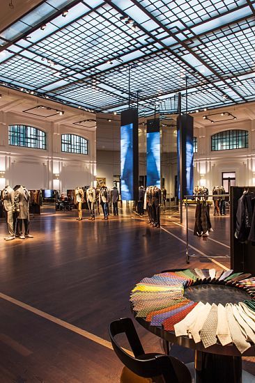 Lighting design: Retail design ceiling