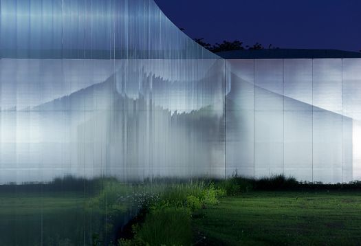 Louvre-Lens Museum, Lens: De luxe transparency