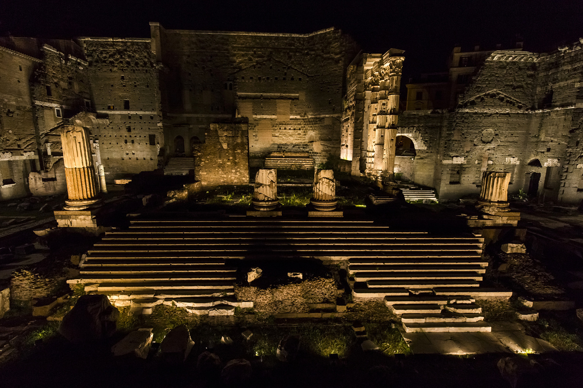 Museums: Light in the outdoor area