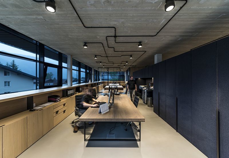 Bernd Gruber – Manufactory for Interior Design displays rich contrasts