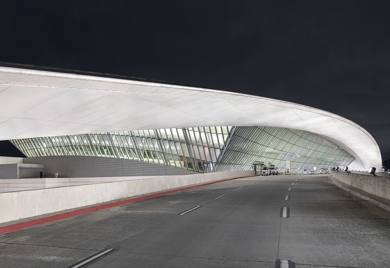 Duurzame led-relighting: hoe ERCO Uruguay's poort naar de wereld verlicht