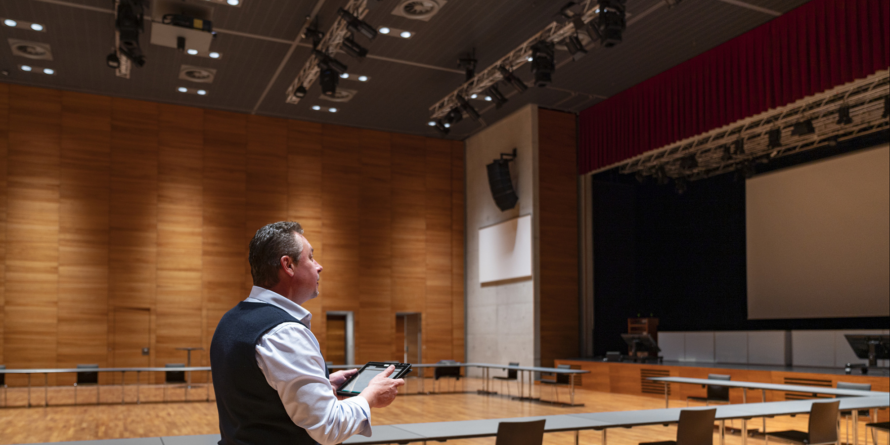 Nuova illuminazione – Ferry Porsche Congress Center, Zell am See, Austria