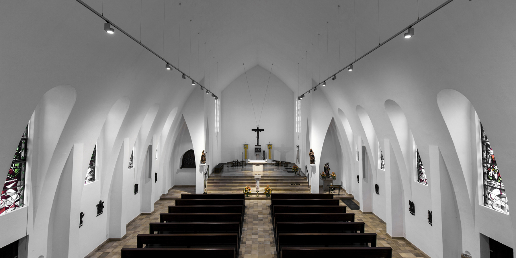 La nuova illuminazione della chiesa parrocchiale di Santa Maria Nascente a Grevenbroich, Grevenbroich, Germania