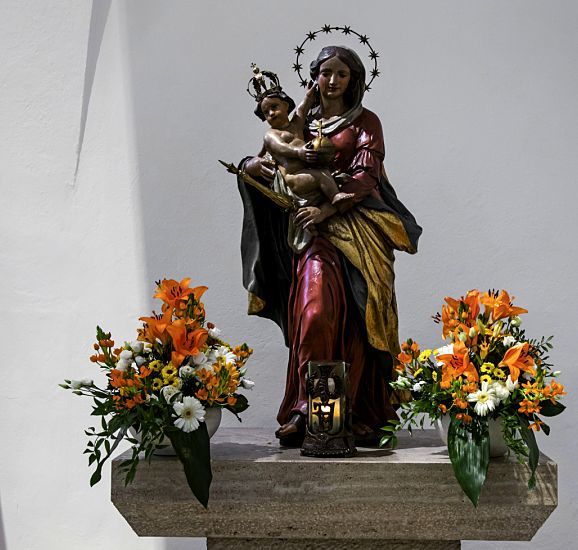 Nueva iluminación de la iglesia parroquial St. Mariä Geburt en Grevenbroich