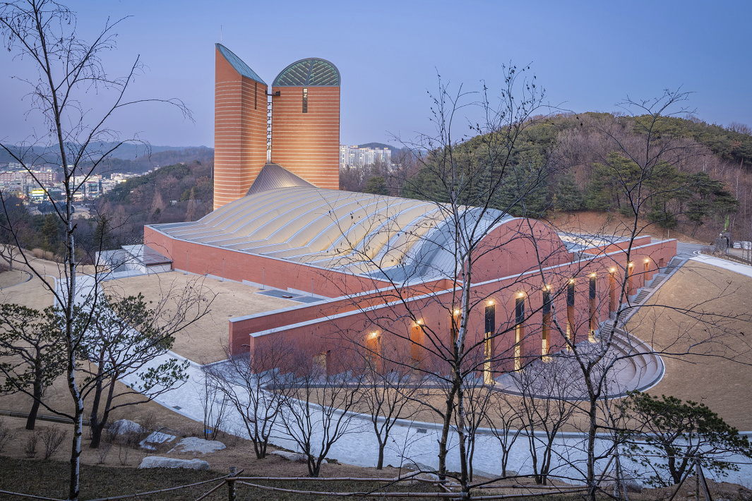 Il santuario di Nostra Signora del Rosario di Namyang / Seoul, Corea