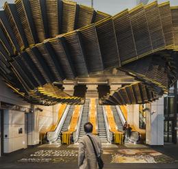 Interloop Skulptur in der Wynyard Station, Sydney